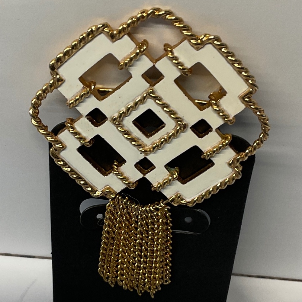 Avon White Enamel Geometric Gold Twisted Roping Brooch with Fringe Signed Avon